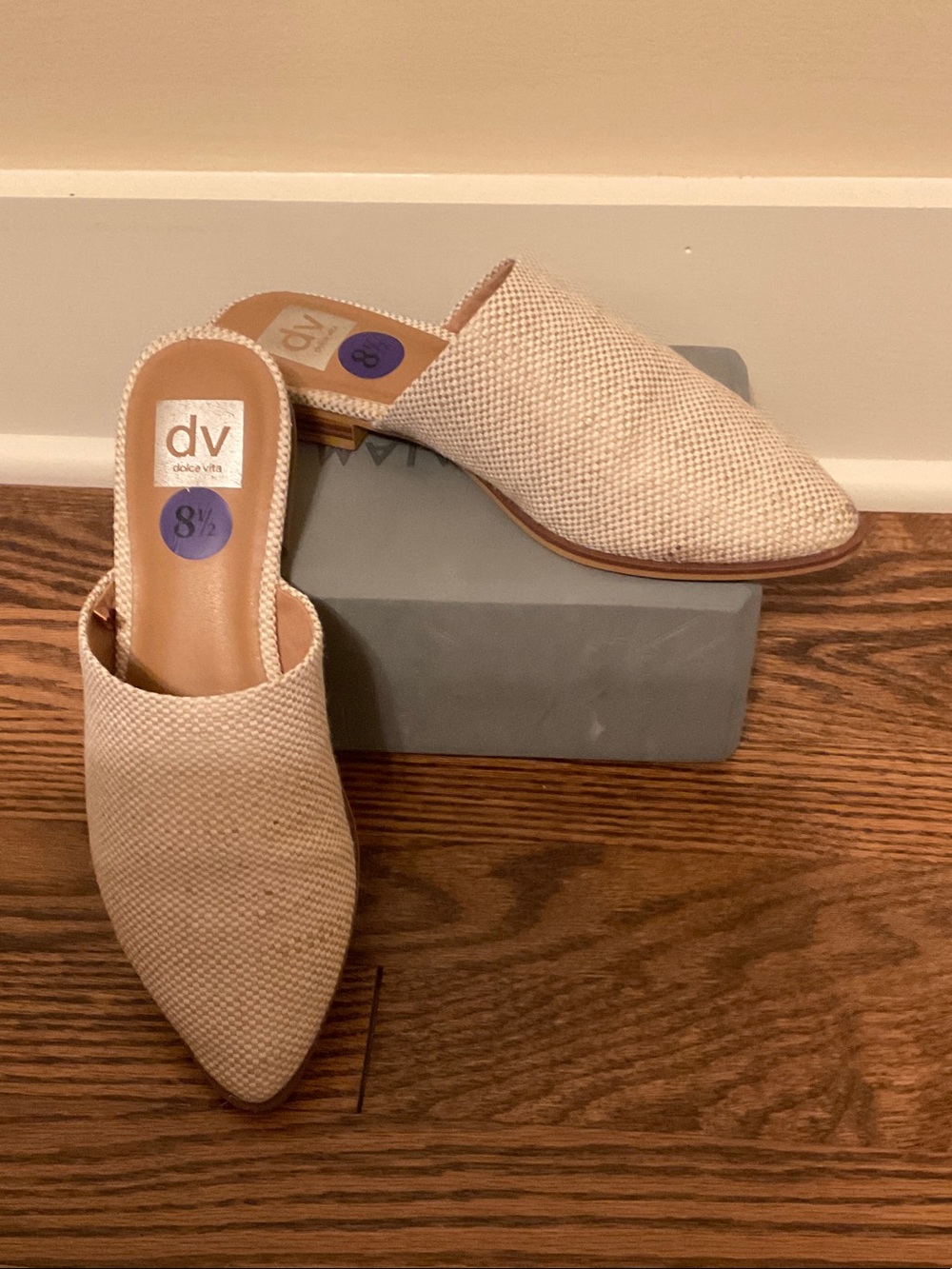 dv dolce vita beige linen look mules. Size 8.5